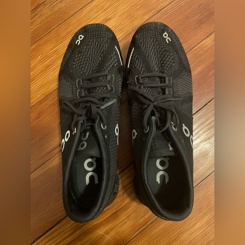 Womens on cloud running shoes!!